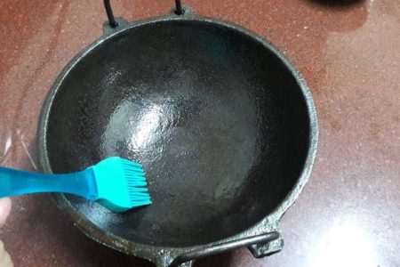 ഒരൊറ്റ ദിവസം കൊണ്ട്പുതിയ ഇരുമ്പു ചീനച്ചട്ടി എങ്ങനെ മയക്കിയെടുക്കാം എന്നു കണ്ടു നോക്കൂ.!! | Iron Kadai Seasoning Tips