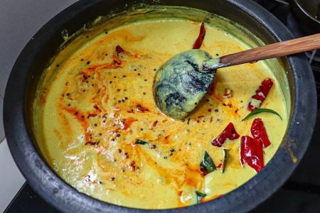 എളുപ്പത്തിൽ തയ്യാറാക്കാം മത്തങ്ങയും പഴവും ചേർത്ത് ഒരു സൂപ്പർ പുളിശ്ശേരി.!! ചോറിന് ഇനി വേറെ ഒരു കറിയും വേണ്ട കിടു.. | Mathanga Pullissery Recipe