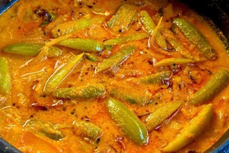 മീൻ കറിയിലെന്ന് പറഞ്ഞ് ആരും ചോറ് കഴിക്കാതിരിക്കണ്ട.!!മീൻ കറി പോലും മാറി നിൽക്കുന്ന രുചിയിൽ അടിപൊളി കോവക്ക കറി!! | Easy Tasty Ivy Gourd Curry Recipe