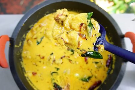 ചോറിനൊപ്പം കഴിക്കാൻ എളുപ്പത്തിൽ ഒരു നാടൻ ഒഴിച്ച് കറി..! ഇങ്ങനെ ഒരു നാടൻ കറി ഉണ്ടെങ്കിൽ ഒരു പറ ചോറുണ്ണാം!! | Special Nadan Ozhichu Curry Recipe