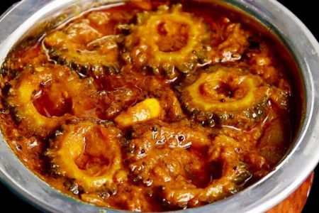 എത്ര വേണമെങ്കിലും കഴിച്ചു പോവും ഈ പാവക്ക കറി! പാവയ്ക്ക വെച്ച് തയ്യാറാക്കാവുന്ന ഒരു രുചികരമായ കറി!! | Tasty Bitter Gourd Curry Recipe